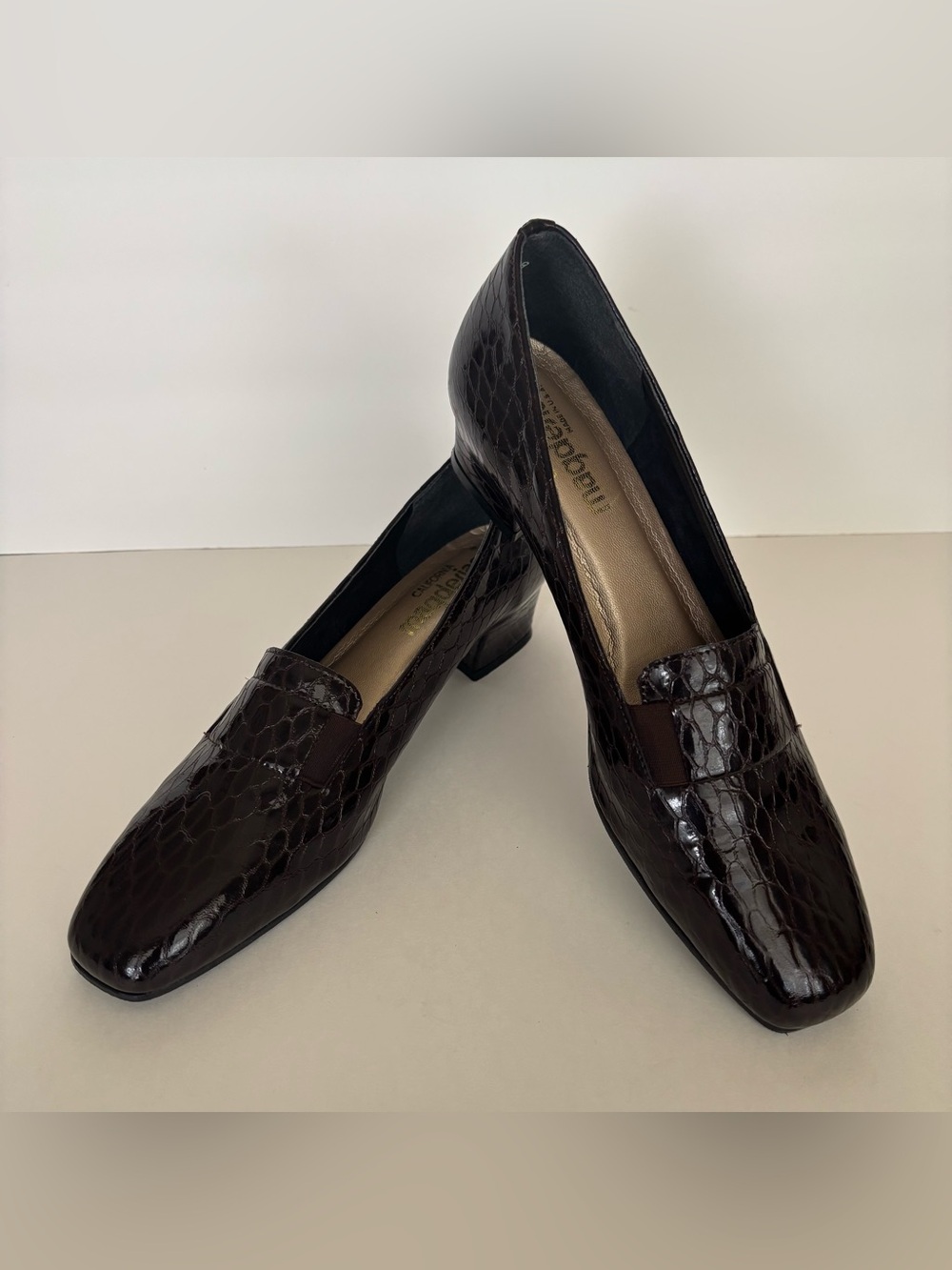Vintage California Magdesians Croc-Embossed Dark Brown Leather Loafers